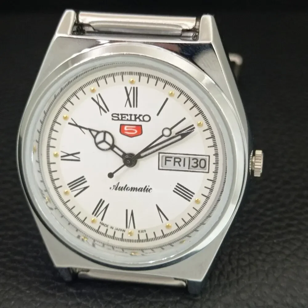Vintage 1981 Seiko Automatic Mens Silver Watch W/daydate & Red accents